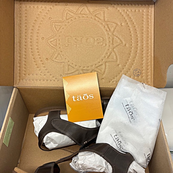 Taos Footwear Dark Brown Leather Sandals - Picture 10 of 13